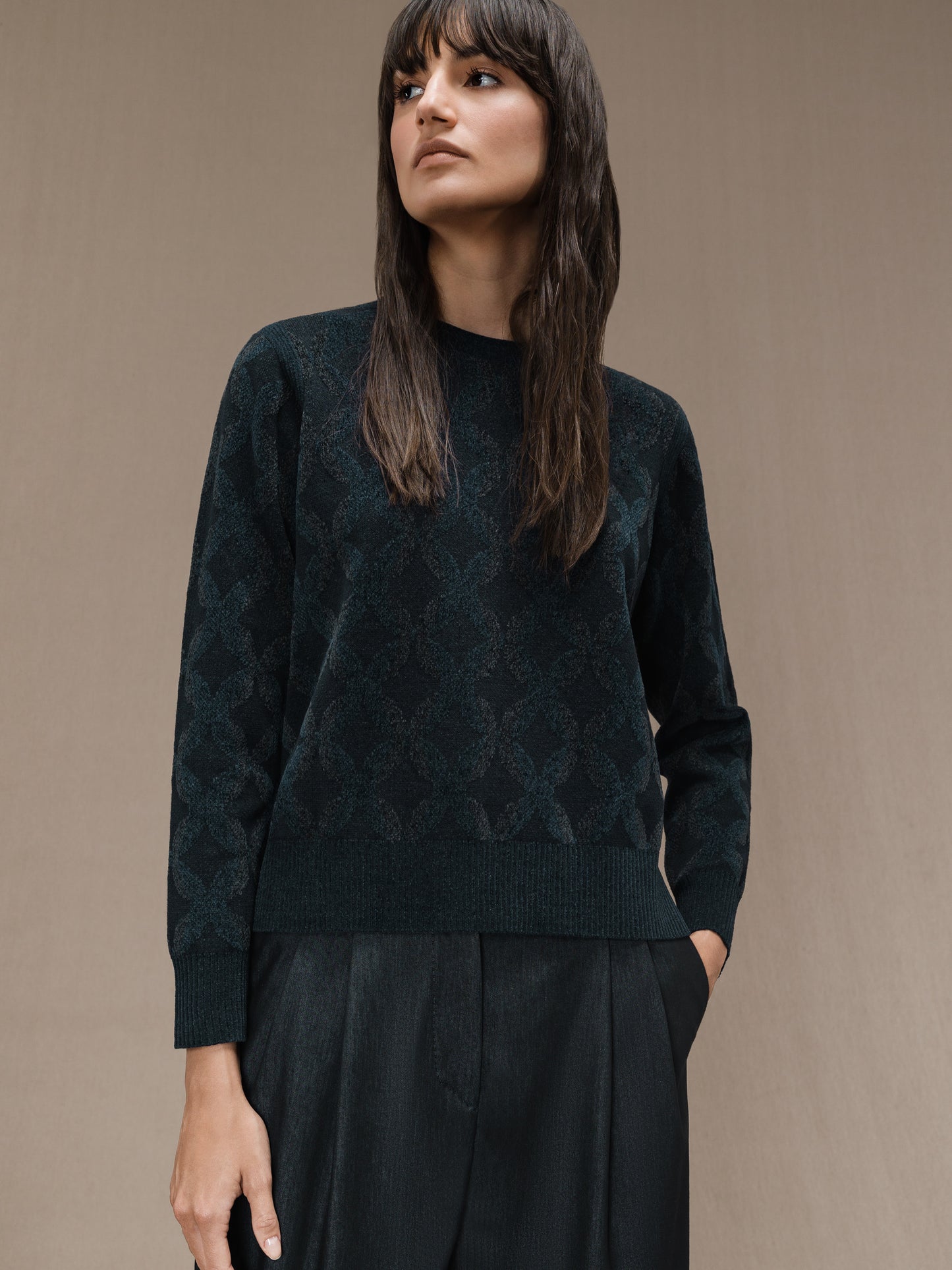 Velvet Chain Round Wom Knit