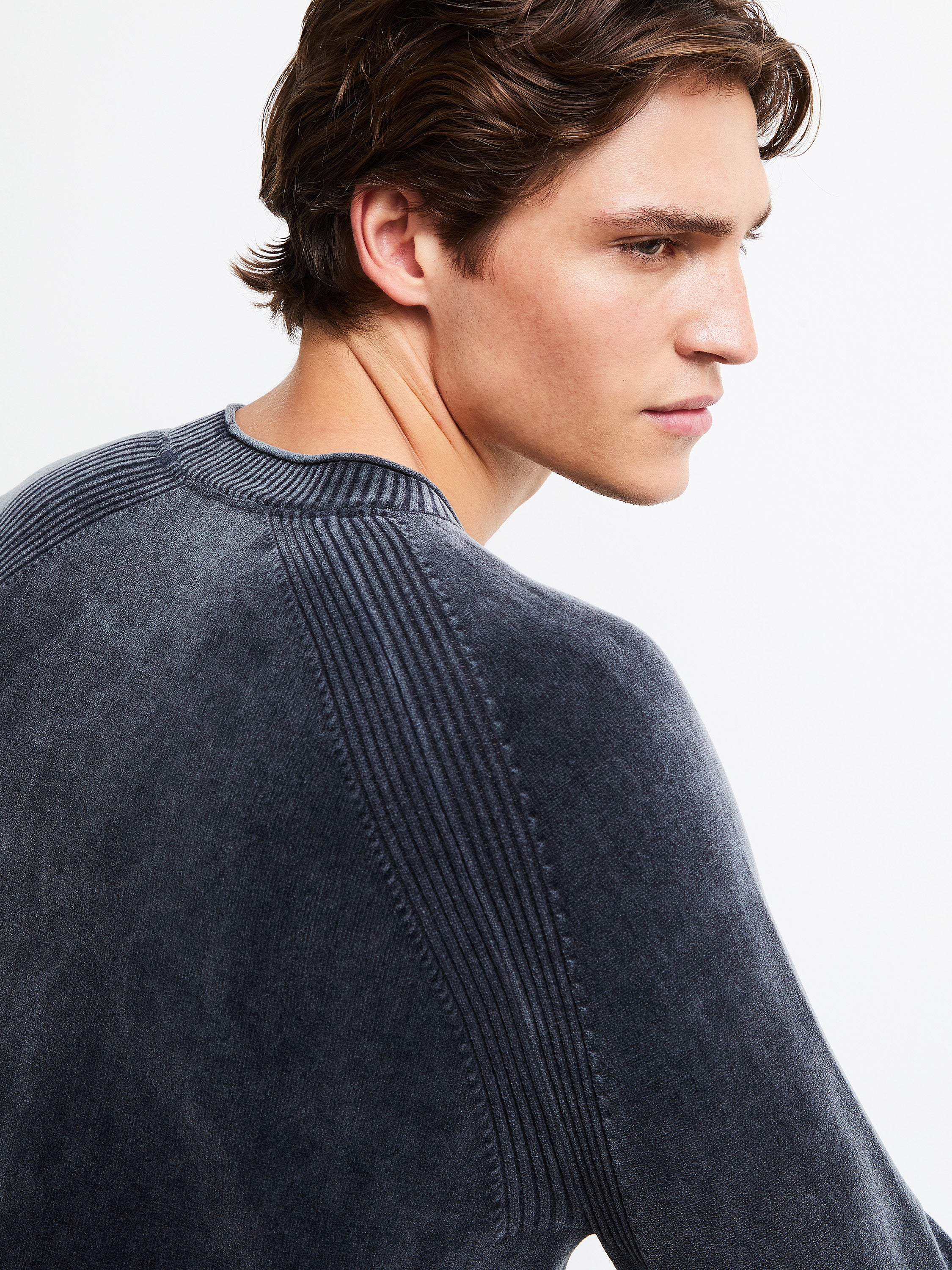 Velvet Techno Wash Round Knit